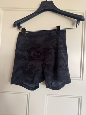 Lululemon Align High-Waist Black Camo Women’s Workout Shorts Size 6
